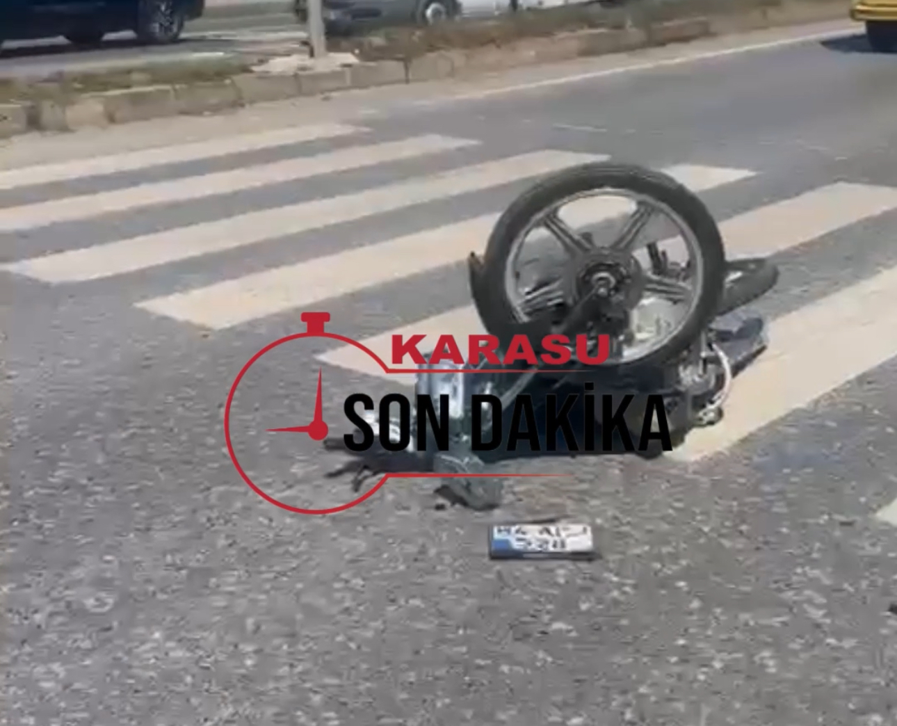 Karasu’da Trafik Kazası: Kırmızı Işık İhlali Kazaya Neden Oldu, 1 Kişi Yaralandı