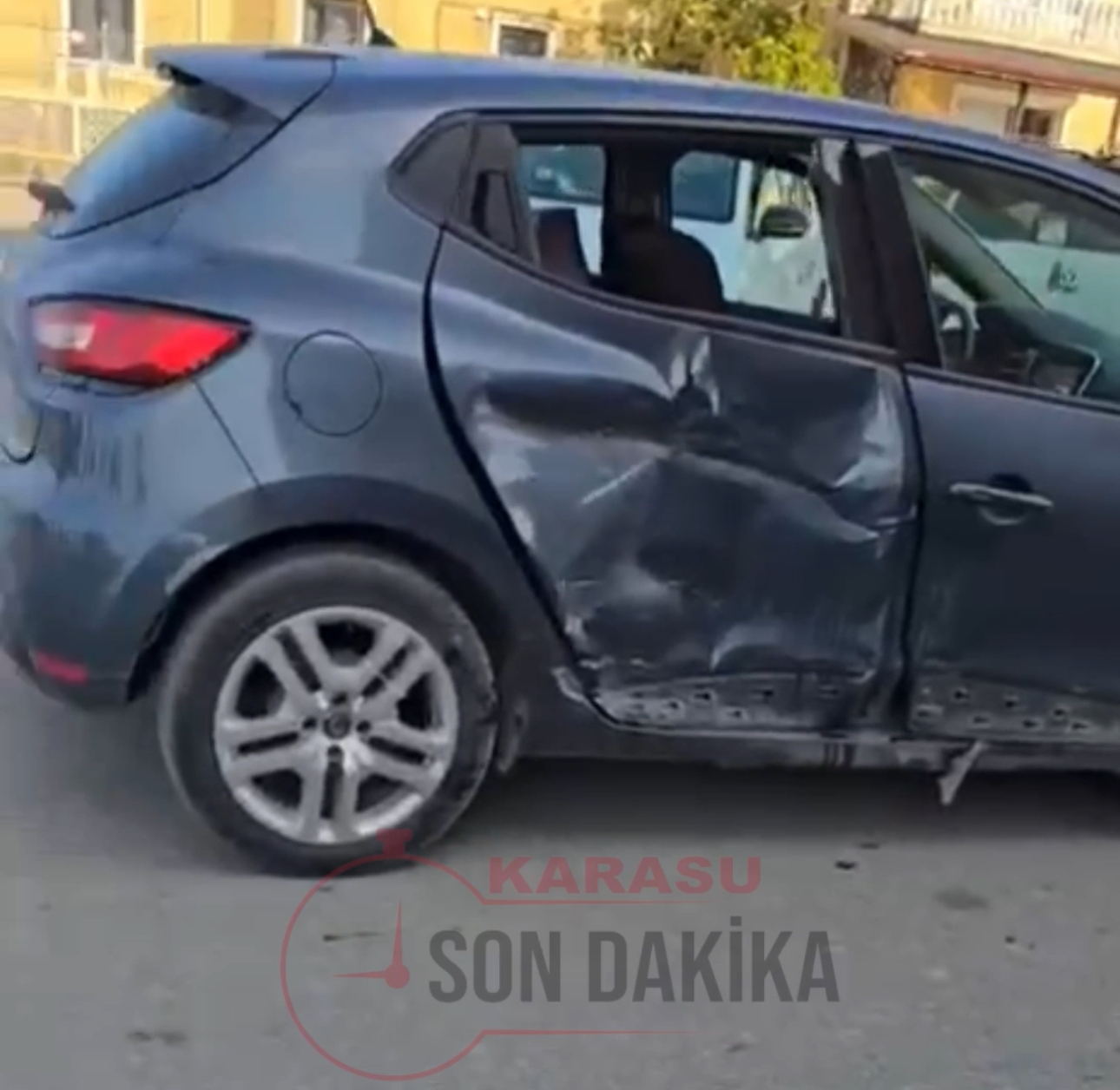 Karasu’da Motosiklet ile Otomobil Çarpıştı: 1 Yaralı
