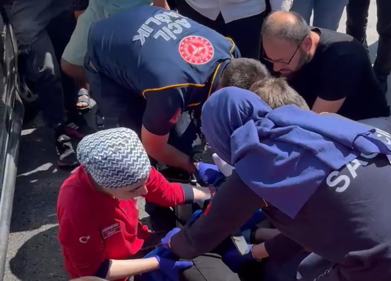Karasu’da Motosiklet Kazası: Sürücünün Ayaklarında Kırık Tespit Edildi