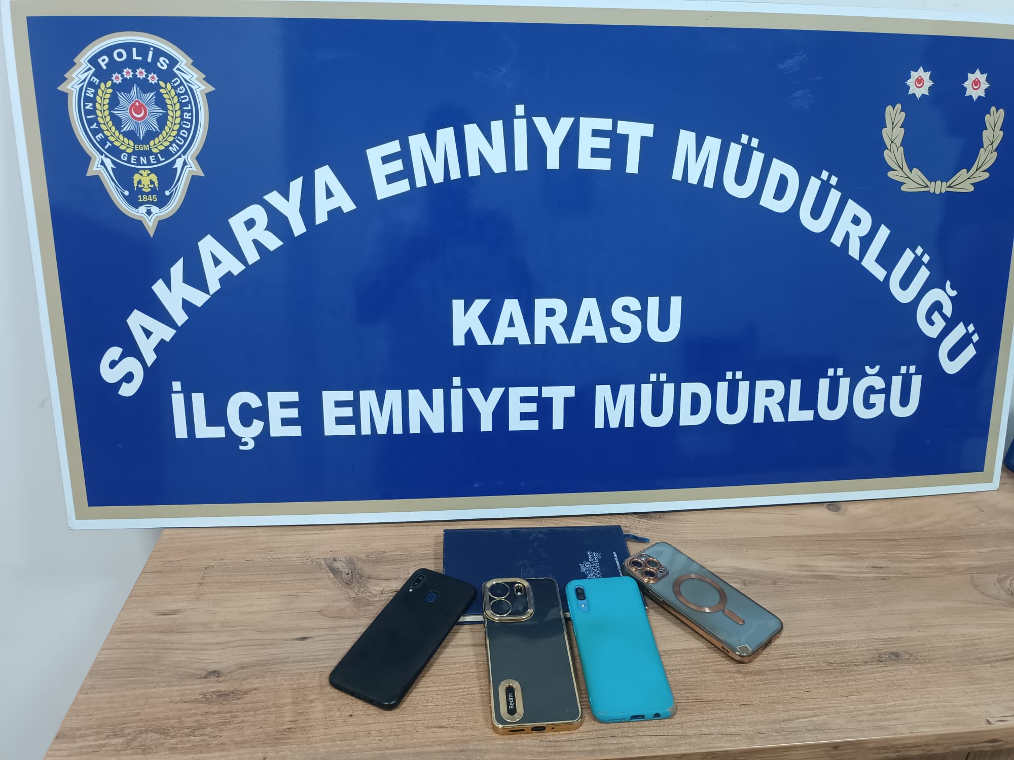 Karasu Sahilinde Cep Telefonu Hırsızlığı: Şüpheli Suçüstü Yakalandı